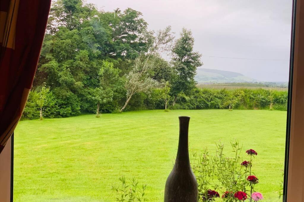 Glen Keen Farm Cottage Louisburgh Exteriör bild